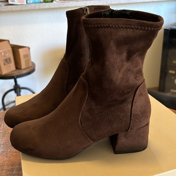 NIB Kenneth Cole Reaction Ankle Booties - Picture 3 of 10